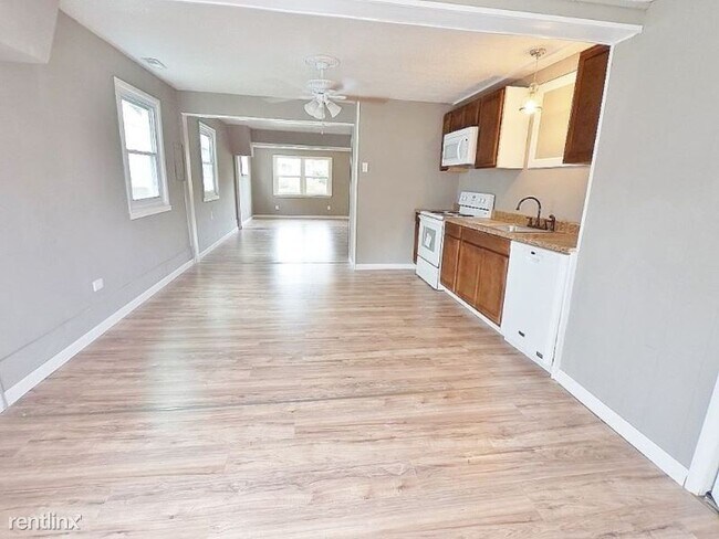 Building Photo - 3 br, 1 bath House - 30 Blister St