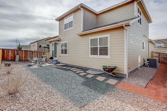 Foto del edificio - BEAUTIFUL 4BD HOME in NE COL SPGS w/ MAIN-LEVEL MASTER SUITE & AC - Security Deposit Alternative ...