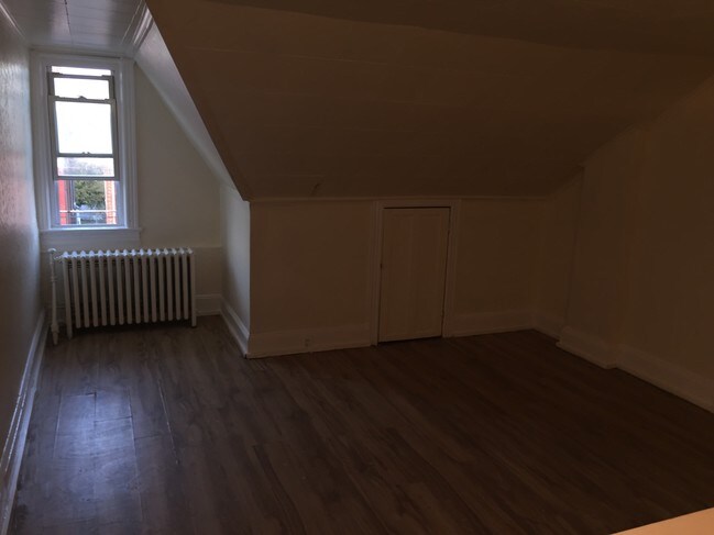 Building Photo - 123 Grand St