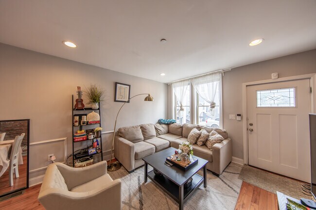 Sala de estar - 2137 Sears St