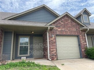 Building Photo - 924 SW 92nd St