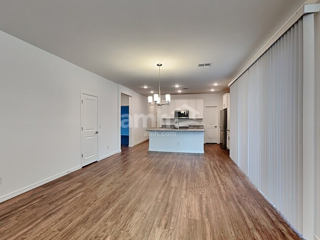 Foto del edificio - 881 S 150th Dr