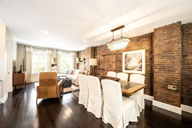 Building Photo - 45 Mystic St