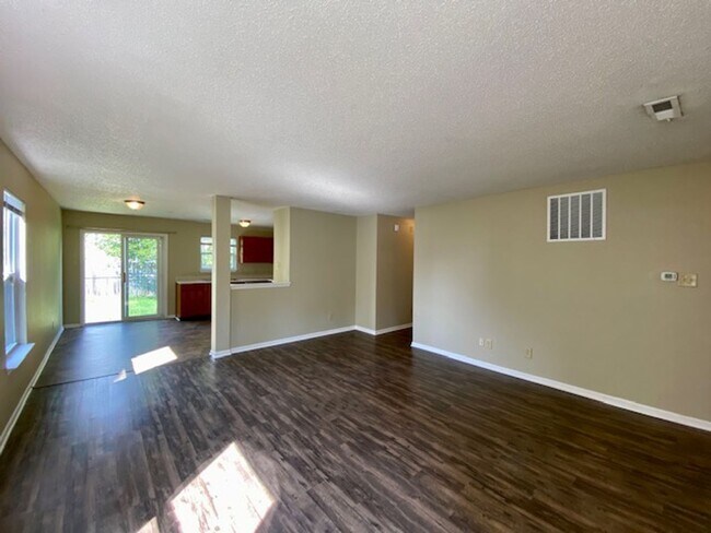 Foto del edificio - Wonderful 3 Bedroom 2 Bathroom Ranch Home ...