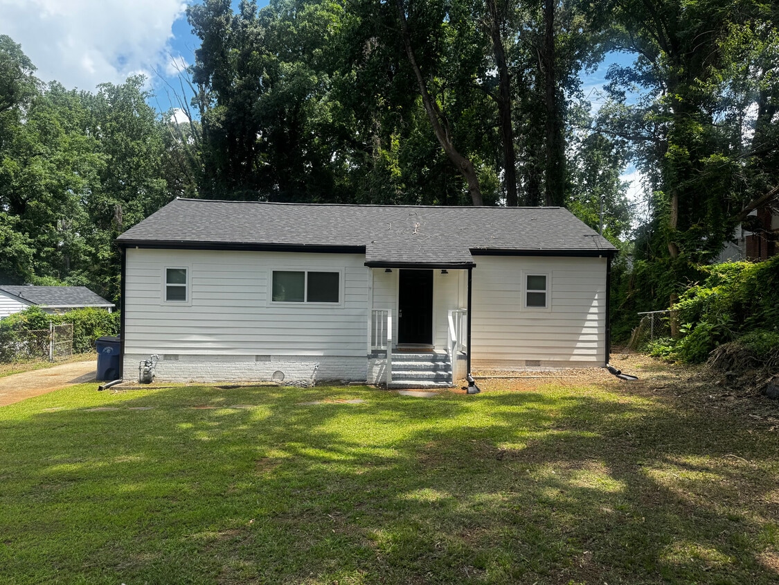 Room in House on Lisbon Dr SW - Room in House on Lisbon Dr SW