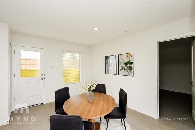 Foto del edificio - 2652 Mistwood Dr