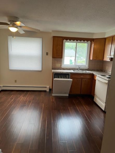 kitchen - 1156 Orchard Park Rd