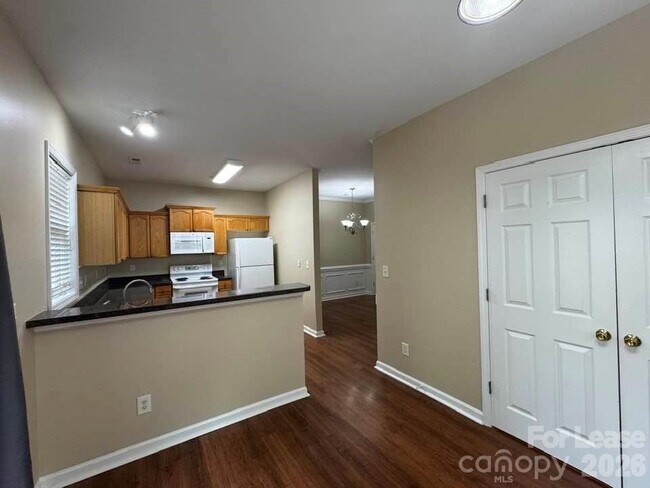 Building Photo - 21404 Aftonshire Dr