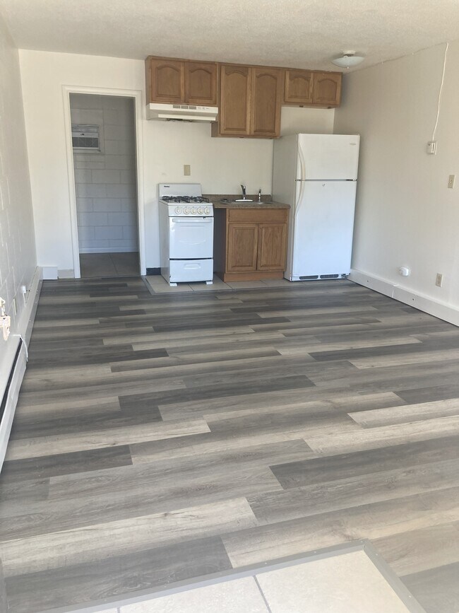 Building Photo - 2391 Main Ave