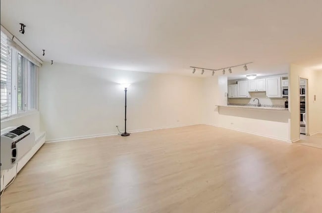 Building Photo - 1516 Hinman Ave