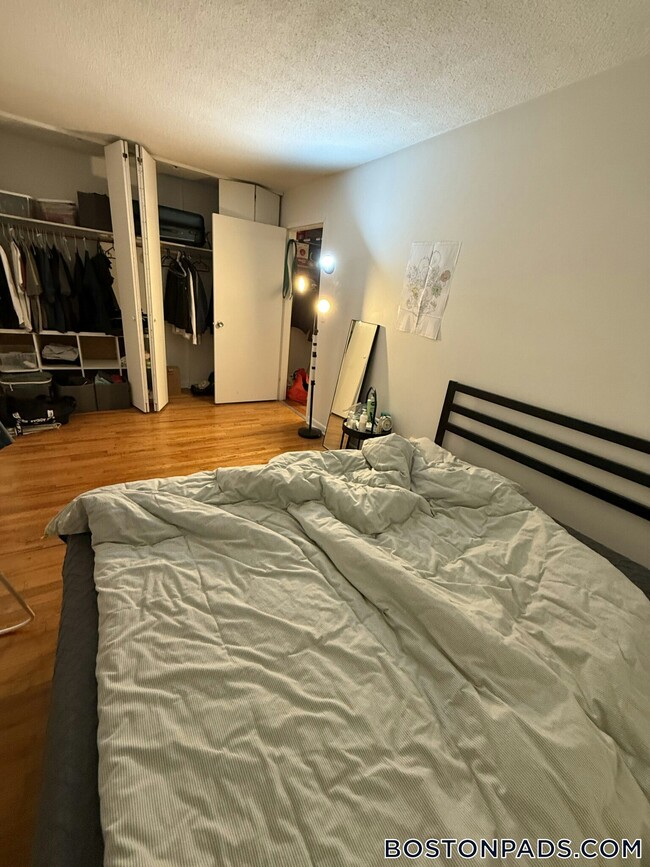 Building Photo - 524 Putnam Ave