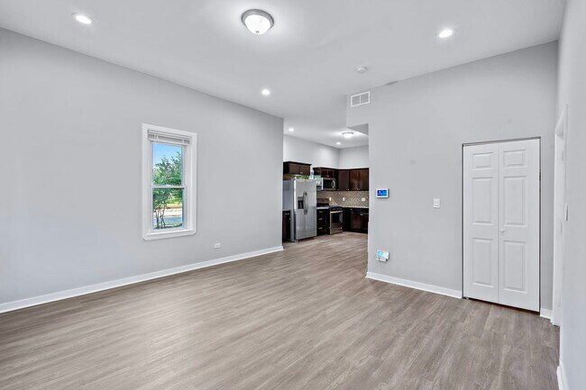 Building Photo - 8850 S Throop St