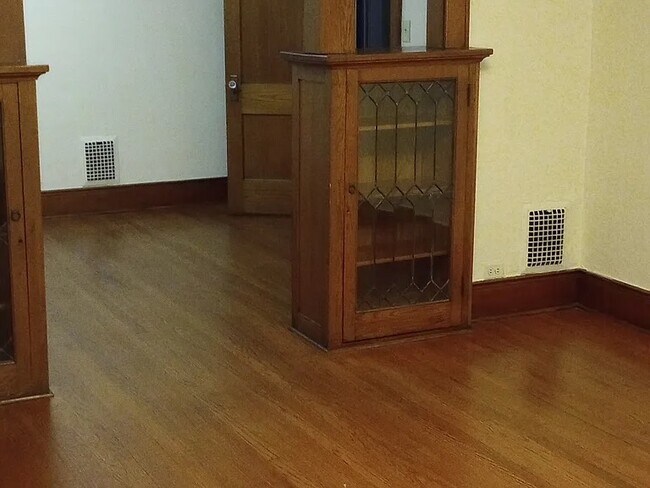 Foto del edificio - 1371 Teall Ave