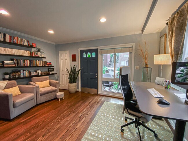 Foto del edificio - Gorgeous 3 Bed 1.5 Bath Brick Home with Large Yard In Beautiful Taylor Run