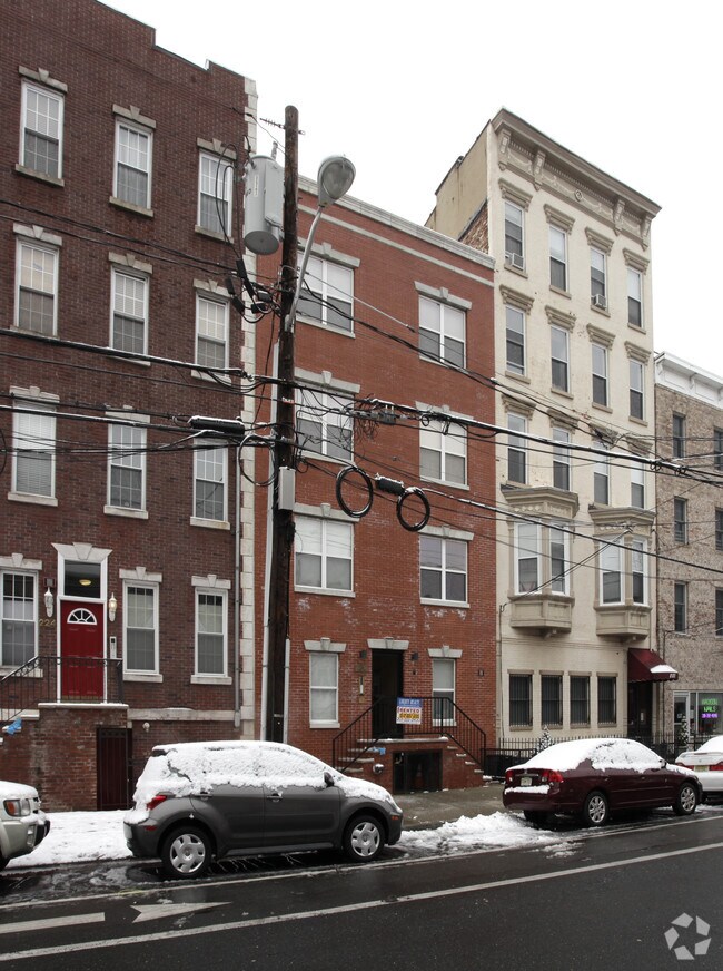 Foto del edificio - 226 Madison St