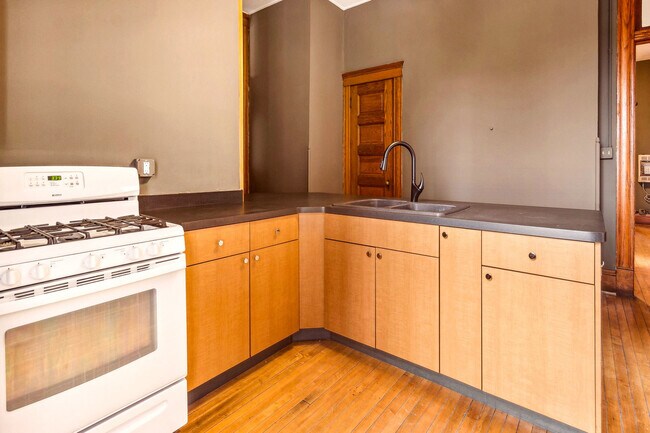 Building Photo - 169 S Schuyler Ave