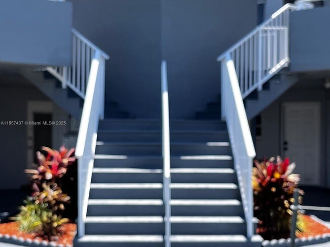 Building Photo - 1723 NE Miami Gardens Dr