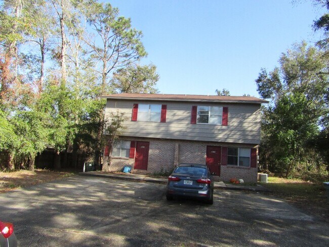 Foto del edificio - Central Pensacola 2-Bed, 1.5-Bath – Modern Updates & Move-In Ready!