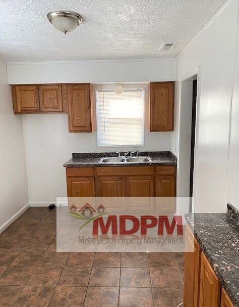 Foto del edificio - 26327 Lehigh St