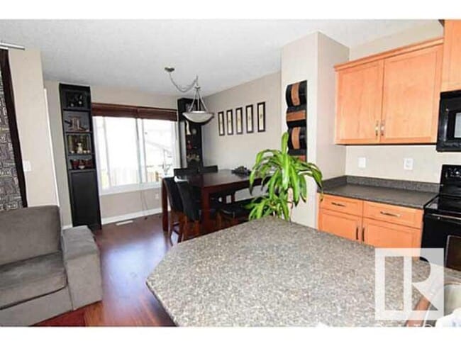 Photo du bâtiment - 1571 Rutherford Rd SW