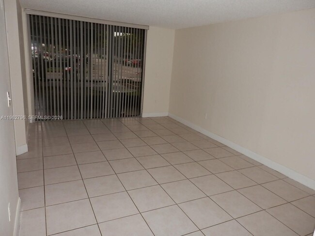 Foto del edificio - 8365 SW 152nd Ave