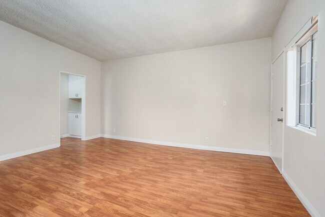 Foto del edificio - 5412 Willowcrest Ave