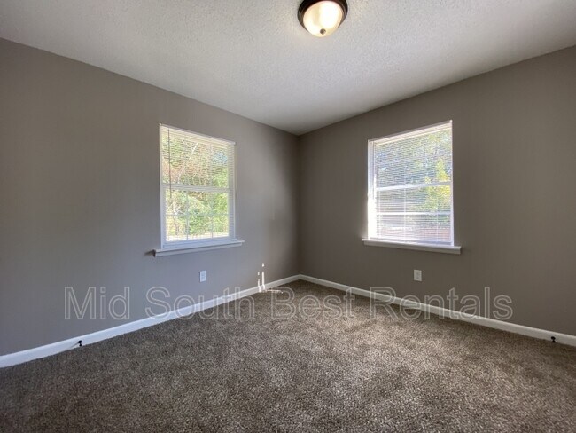 Foto del edificio - 6 Point O Woods Dr