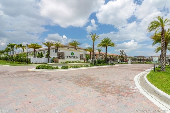 Building Photo - 3 br, 2.5 bath Townhome - 3375 W 93rd Pl #...