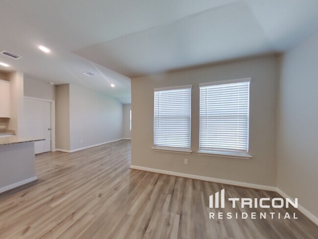 Foto del edificio - 13685 Paxton Blvd