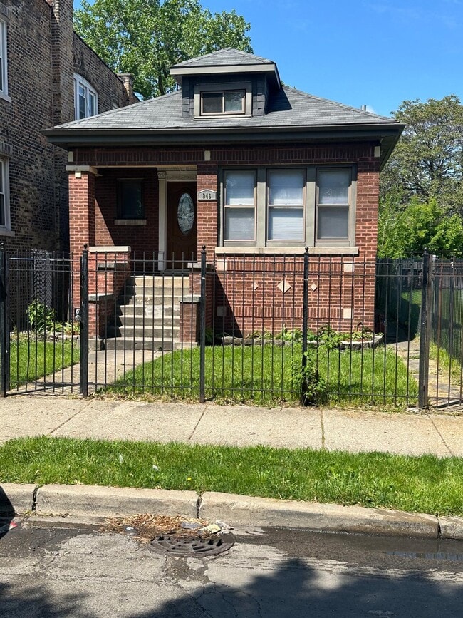 Building Photo - 946 N Homan Ave