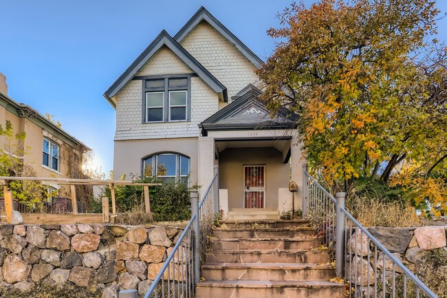 Stunning 4 bedroom, 4 bathroom home near Sloan's Lake! - Stunning 4 bedroom, 4 bathroom home near Sloan's Lake!
