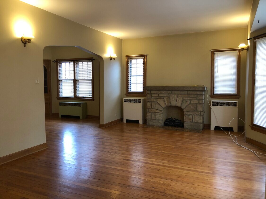 Primary Photo - 3470 S 16th St