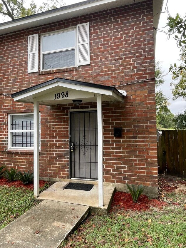 3 Bed 2 Bath Townhouse available now! House Rental in Jacksonville