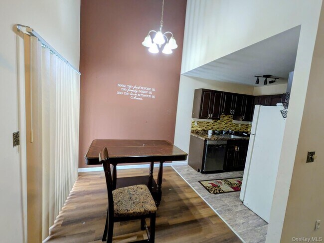 Foto del edificio - 199 Ramapo Rd