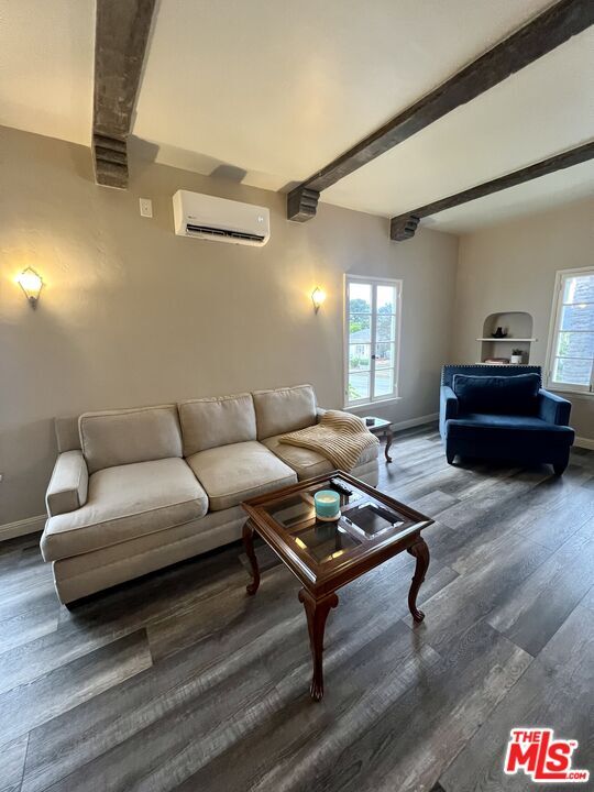 Foto del edificio - 6112 W Olympic Blvd