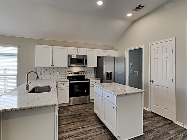 Building Photo - 1617 Lesli Dr