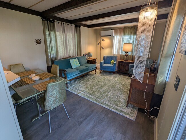 Amplios asientos para usted y sus invitados. - 1334 Boucher St