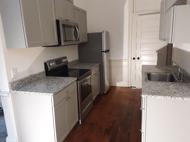 kitchen - 511 Gloucester St