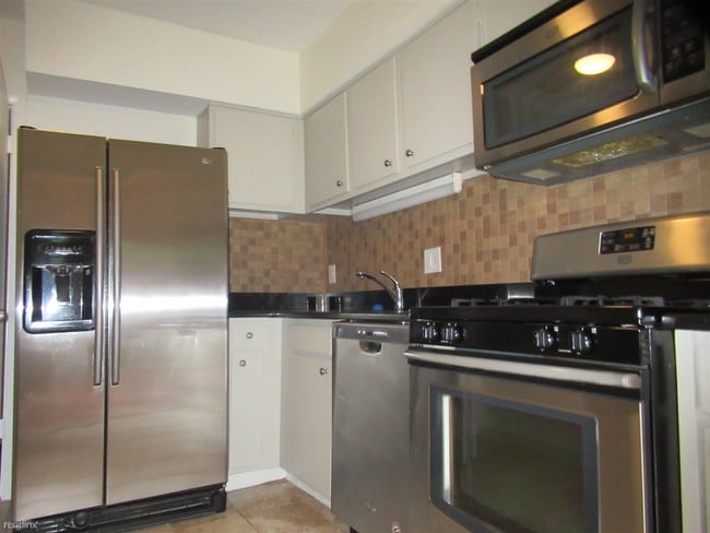 Building Photo - 2 br, 2 bath House - 4 Cross Keys Rd Apt F