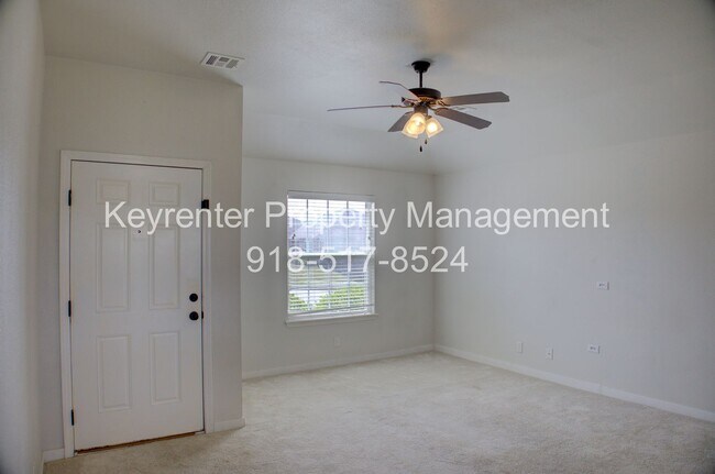 Foto del edificio - PRICE DECREASE! MOVE IN READY! Gorgeous 3 bed/2 bath!