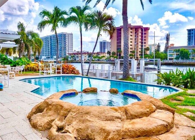 Foto del edificio - 720 NE 28th Ave