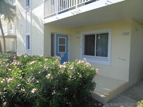 Building Photo - 5527 NE Gulfstream Way