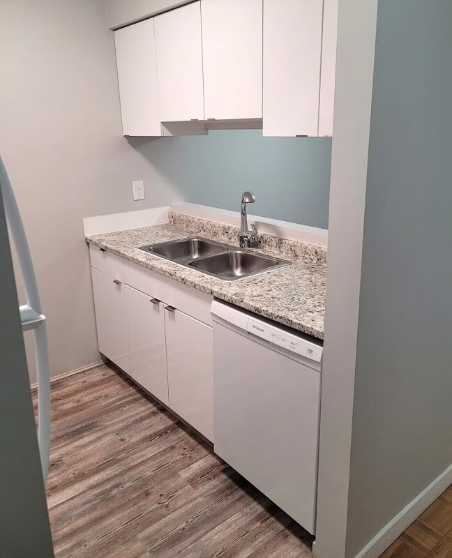 Building Photo - 921 Thurlow St