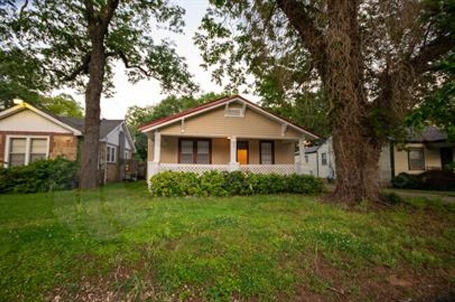 Foto del edificio - Inviting 3BR/2BA Home with Fenced Yard