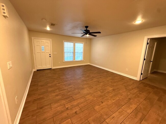 Foto del edificio - 307 Sue St