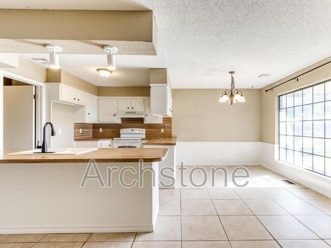 Photo - 6605 Lyrewood Ln Apartment