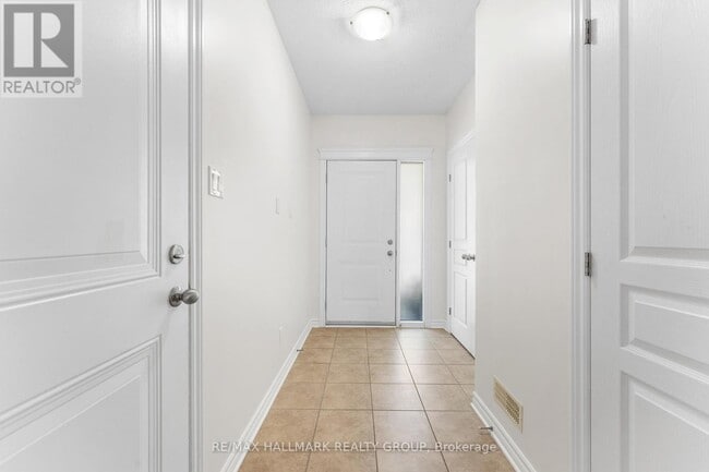 Building Photo - 118 Brilia Private