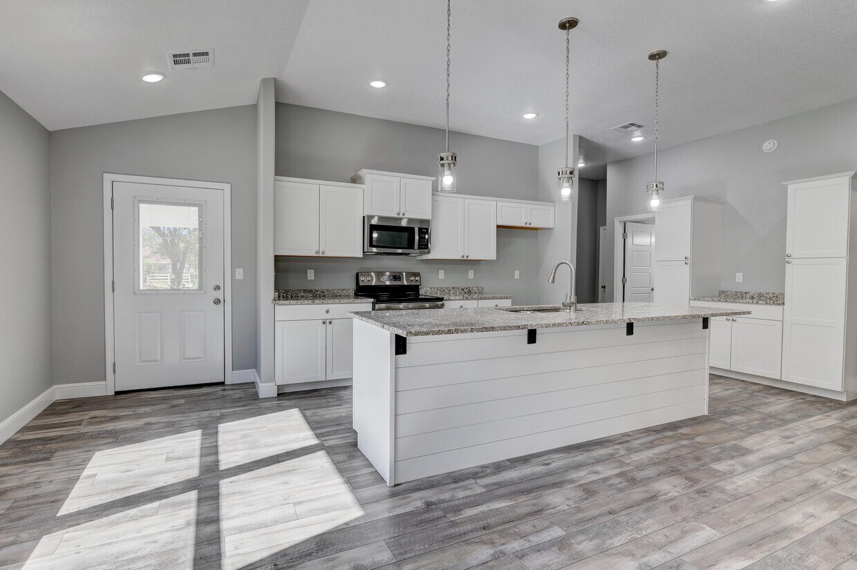 911 N Hall St, b City, MO 64870 House Rental in b City, MO