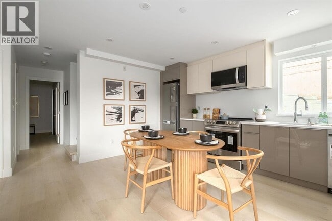 Building Photo - 432 1st St E