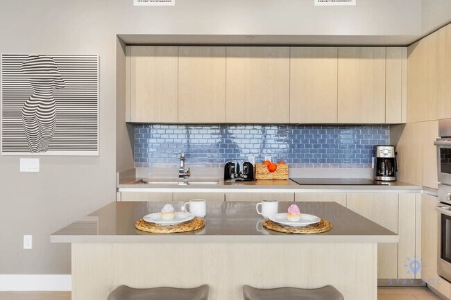 Building Photo - 4010 S Ocean Dr